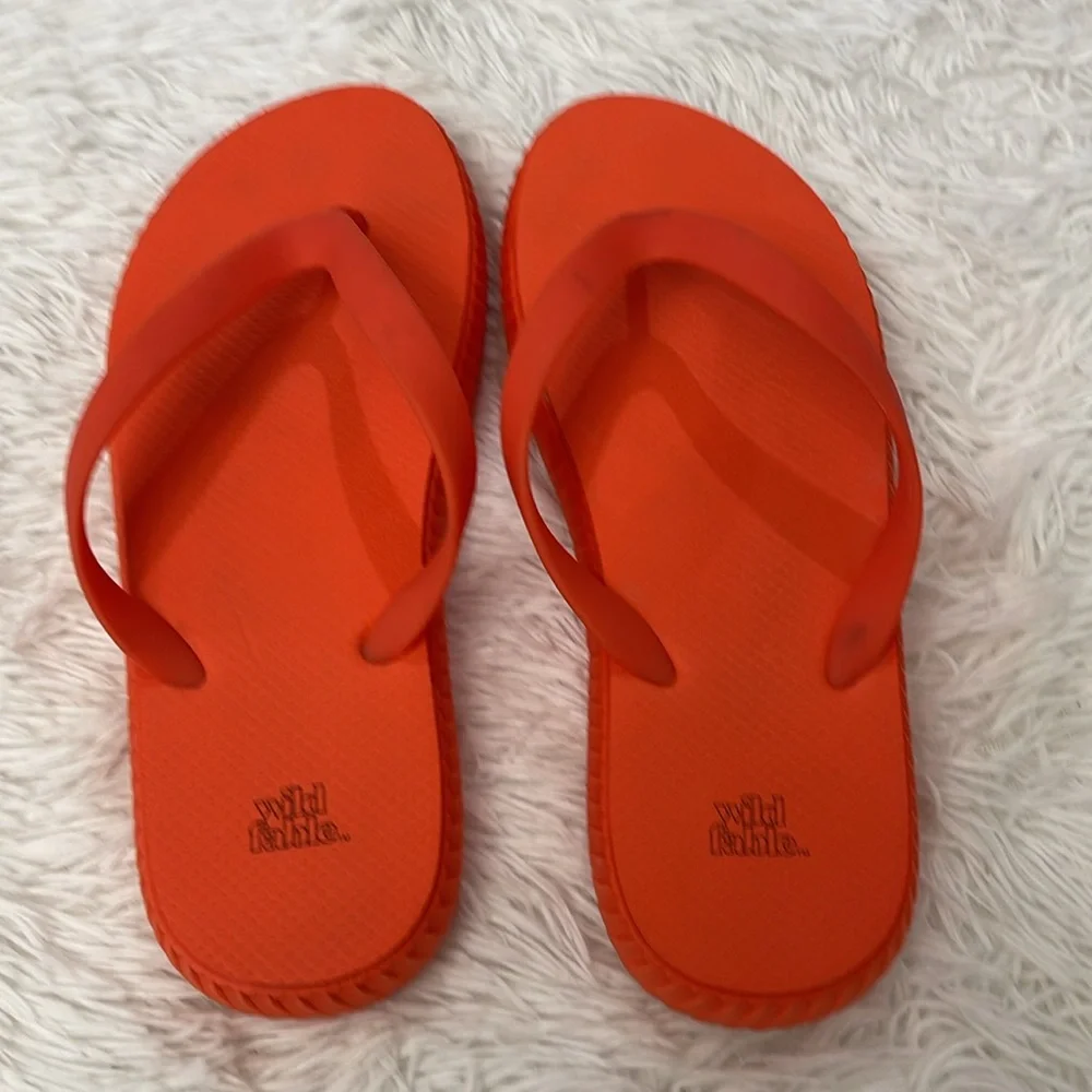 WILD FABLE WOMENS SIZE 9 Bright Orange Flip Flops